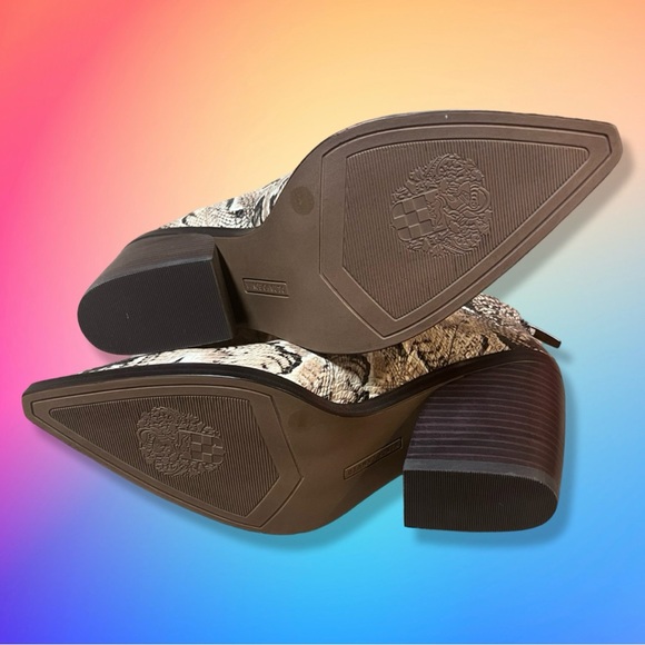 NWOT VINCE CAMUTO GRADESHA SNAKESKIN BOOTIES - 9 WOMENS - Picture 4 of 12